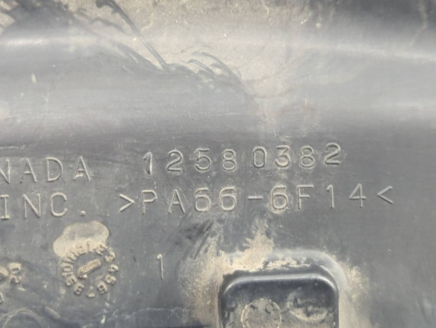 2003 Chevrolet Silverado 1500 Engine Cover - Oemusedautoparts1.com