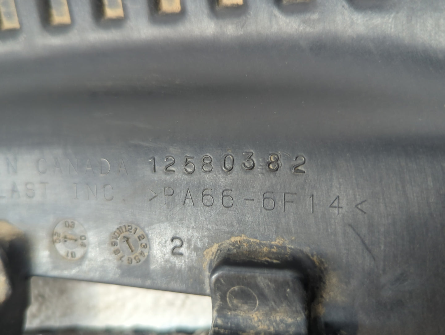 2003 Chevrolet Silverado 1500 Engine Cover - Oemusedautoparts1.com