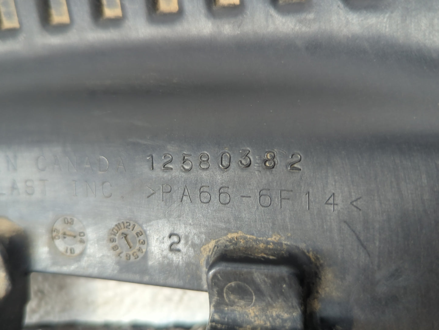 2003 Chevrolet Silverado 1500 Engine Cover - Oemusedautoparts1.com