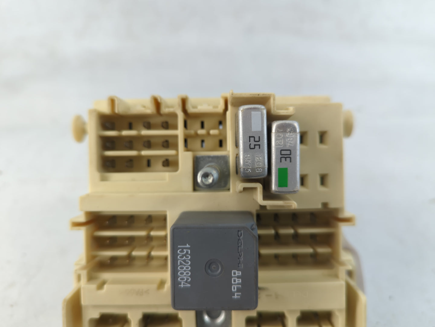 2003-2005 Chevrolet Silverado 1500 Fusebox Fuse Box Panel Relay Module P/N:15190658-01 Fits Fits 2003 2004 2005 2006 OEM Use