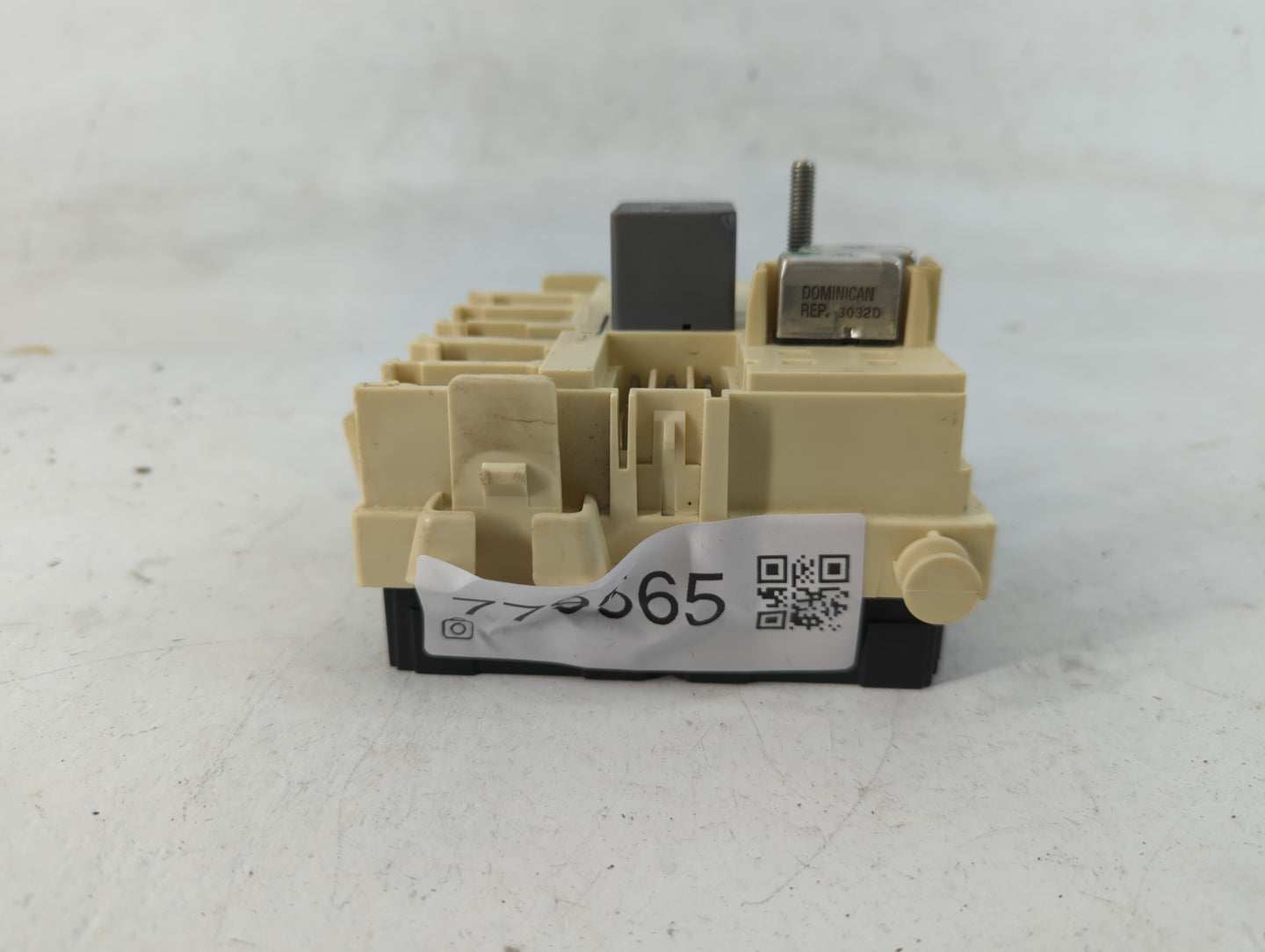 2003-2005 Chevrolet Silverado 1500 Fusebox Fuse Box Panel Relay Module P/N:15190658-01 Fits Fits 2003 2004 2005 2006 OEM Use