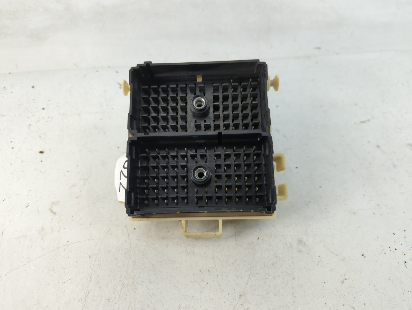 2003-2005 Chevrolet Silverado 1500 Fusebox Fuse Box Panel Relay Module P/N:15190658-01 Fits Fits 2003 2004 2005 2006 OEM Use