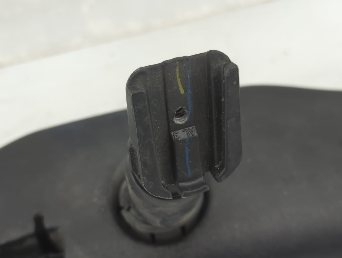 2003 Chevrolet Silverado 1500 Interior Rear View Mirror Replacement OEM Fits OEM Used Auto Parts - Oemusedautoparts1.com