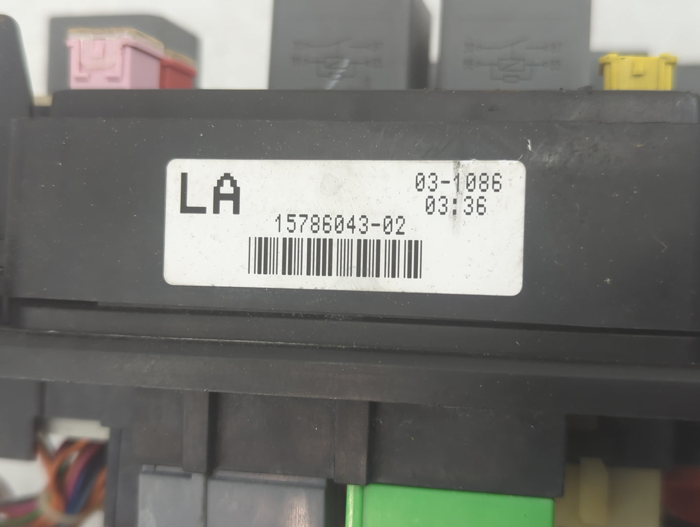 2003-2005 Chevrolet Silverado 2500 Fusebox Fuse Box Panel Relay Module P/N:15786043-02 Fits Fits 2003 2004 2005 2006 OEM Use