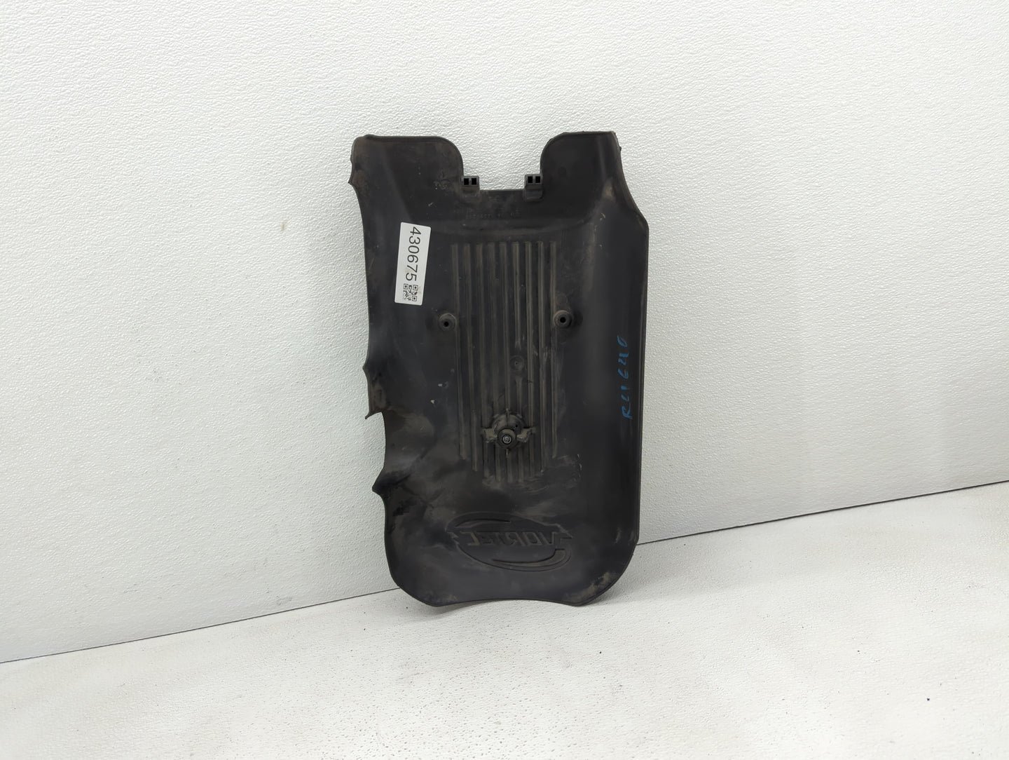 2003 Chevrolet Silverado 2500 Engine Cover - Oemusedautoparts1.com