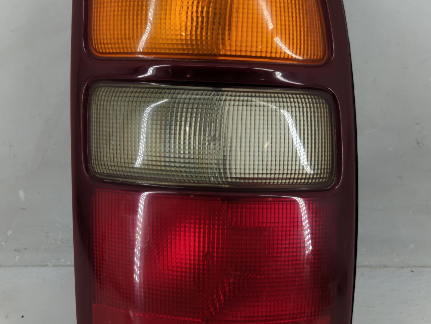 2000-2003 Chevrolet Suburban 1500 Tail Light Assembly Passenger Right OEM P/N:16525376 Fits Fits 2000 2001 2002 2003 OEM Use