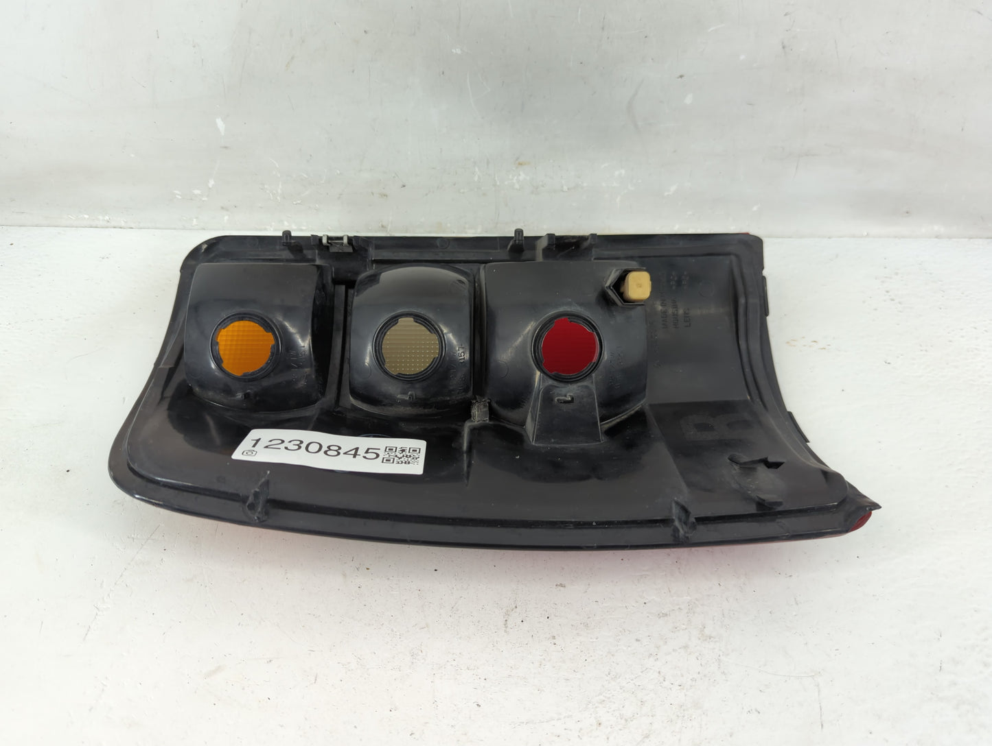 2000-2003 Chevrolet Suburban 1500 Tail Light Assembly Passenger Right OEM P/N:16525376 Fits Fits 2000 2001 2002 2003 OEM Use