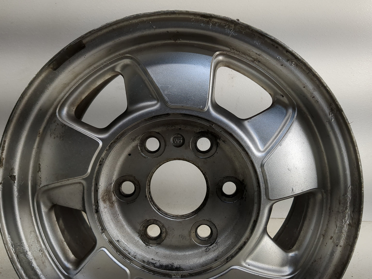 2000-2003 Chevrolet Suburban 1500 Oem Wheel Rim 1276055 - Oemusedautoparts1.com
