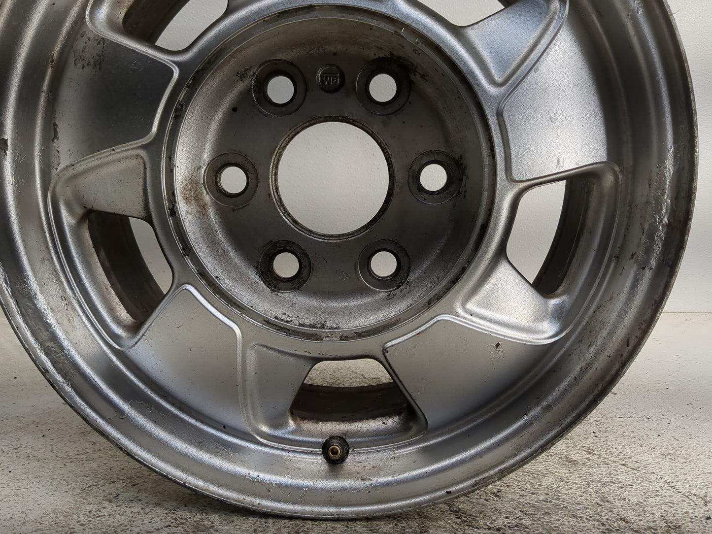 2000-2003 Chevrolet Suburban 1500 Oem Wheel Rim 1276055 - Oemusedautoparts1.com