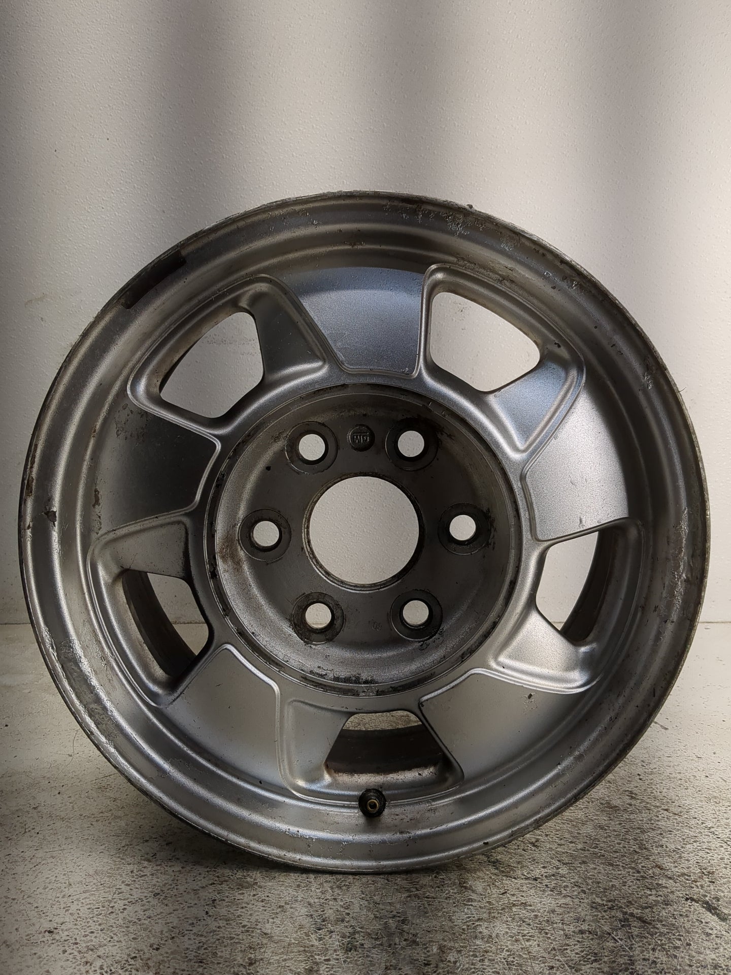 2000-2003 Chevrolet Suburban 1500 Oem Wheel Rim 1276055 - Oemusedautoparts1.com