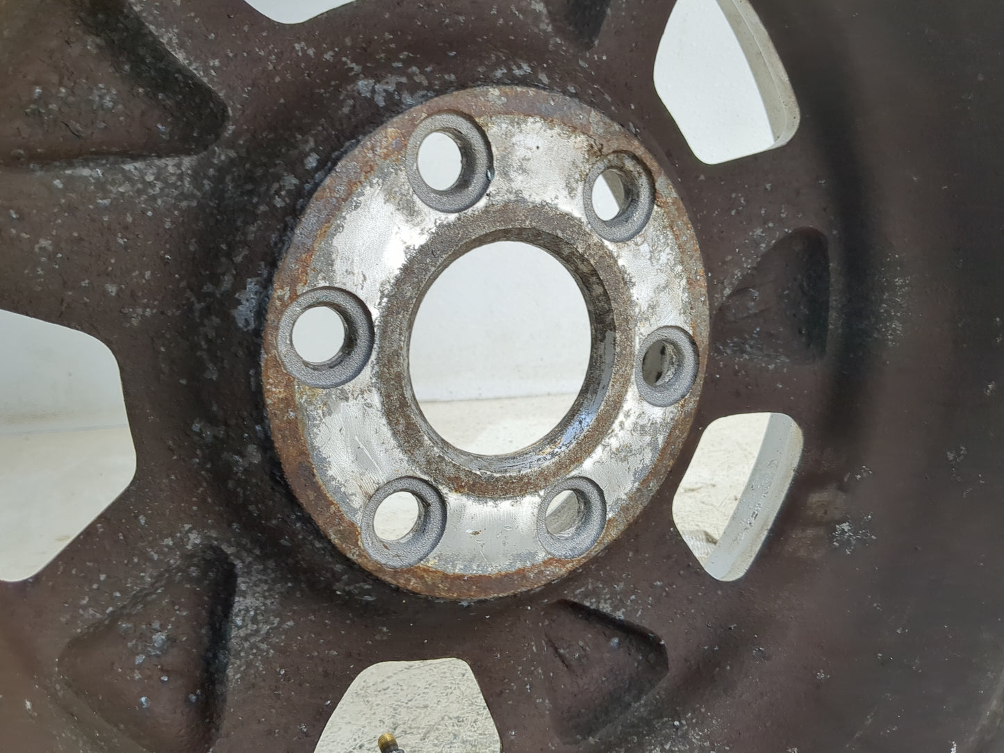 2000-2003 Chevrolet Suburban 1500 Oem Wheel Rim 1276055 - Oemusedautoparts1.com