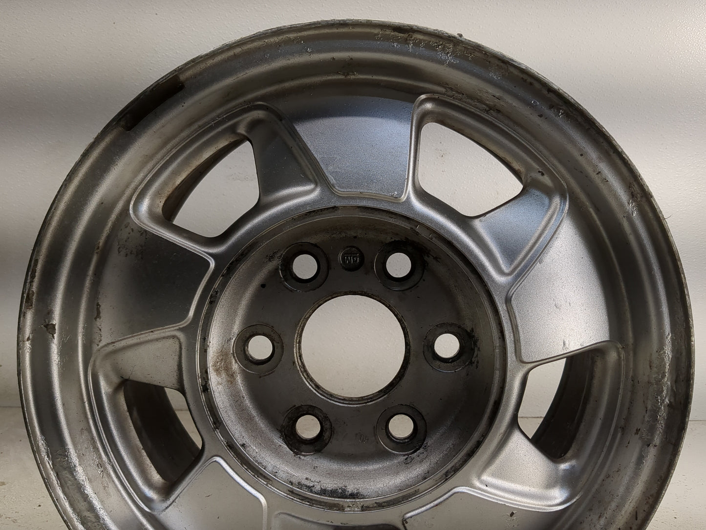 2000-2003 Chevrolet Suburban 1500 Oem Wheel Rim 1276055 - Oemusedautoparts1.com
