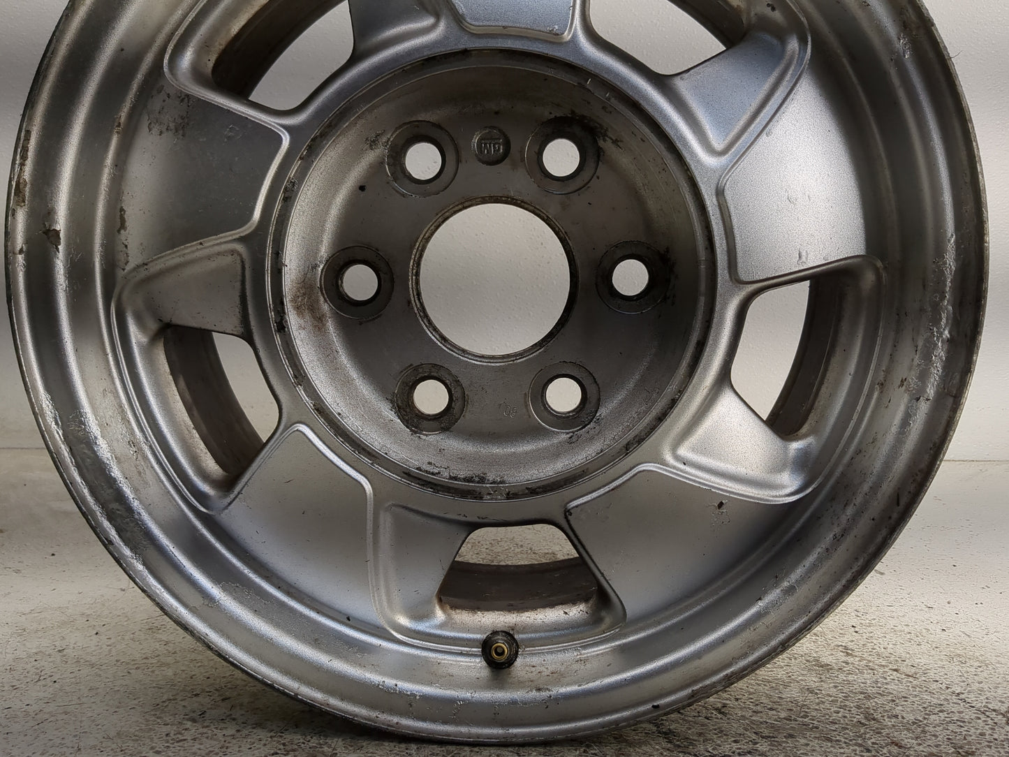 2000-2003 Chevrolet Suburban 1500 Oem Wheel Rim 1276055 - Oemusedautoparts1.com