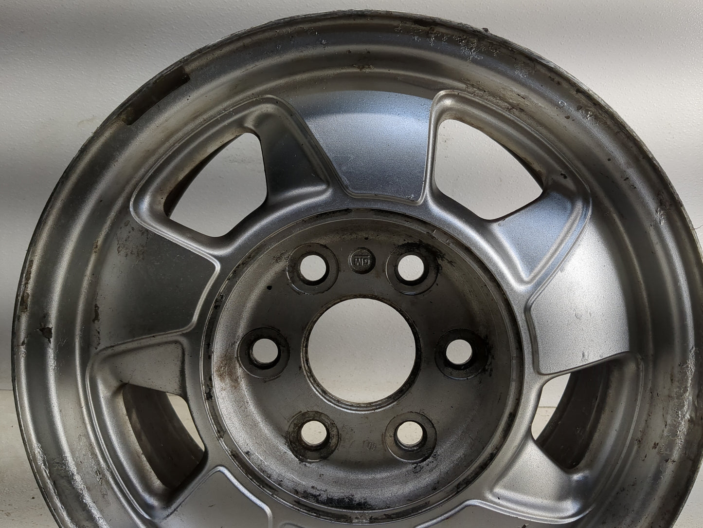 2000-2003 Chevrolet Suburban 1500 Oem Wheel Rim 1276055 - Oemusedautoparts1.com