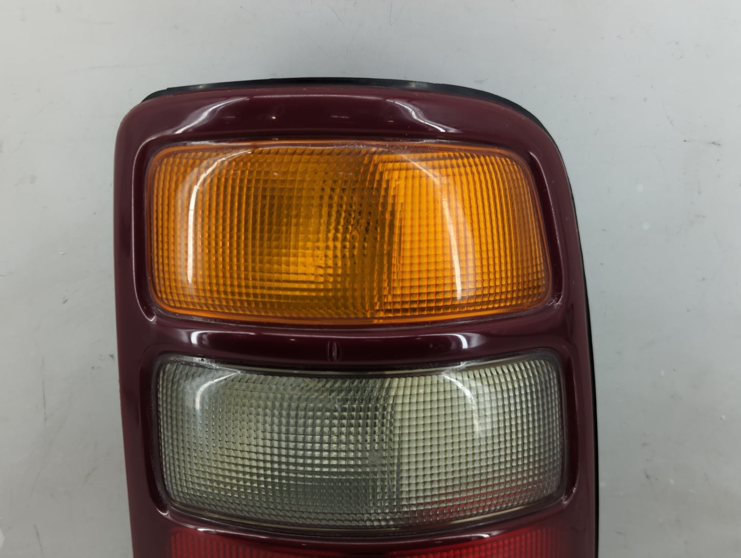 2000-2003 Chevrolet Suburban 1500 Tail Light Assembly Passenger Right OEM P/N:16525376 Fits Fits 2000 2001 2002 2003 OEM Use