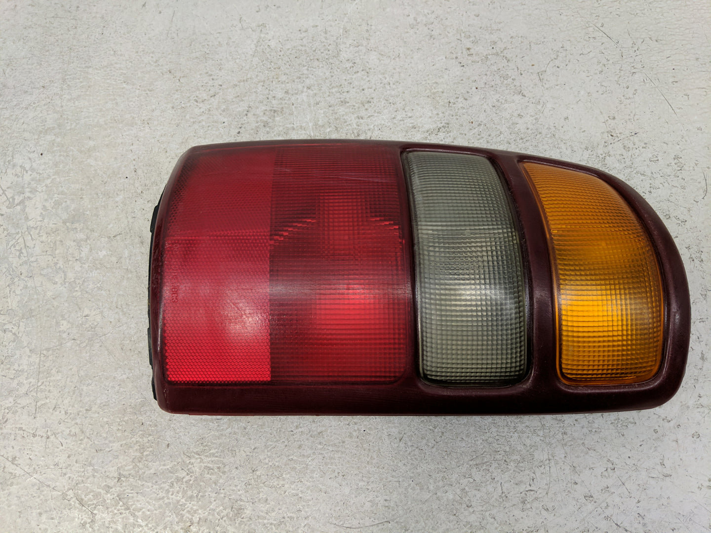 2000-2003 Chevrolet Suburban 1500 Tail Light Assembly Driver Left OEM P/N:16525375 Fits Fits 2000 2001 2002 2003 OEM Used Au