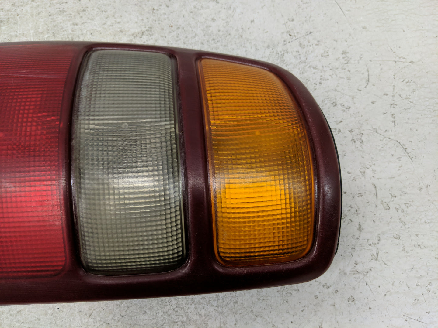 2000-2003 Chevrolet Suburban 1500 Tail Light Assembly Driver Left OEM P/N:16525375 Fits Fits 2000 2001 2002 2003 OEM Used Au