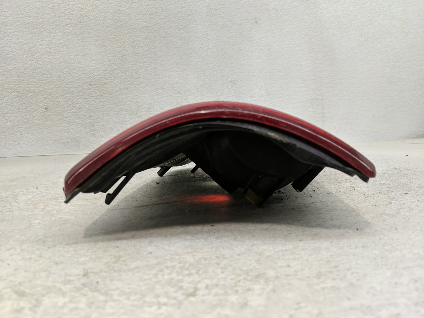 2000-2003 Chevrolet Suburban 1500 Tail Light Assembly Driver Left OEM P/N:16525375 Fits Fits 2000 2001 2002 2003 OEM Used Au
