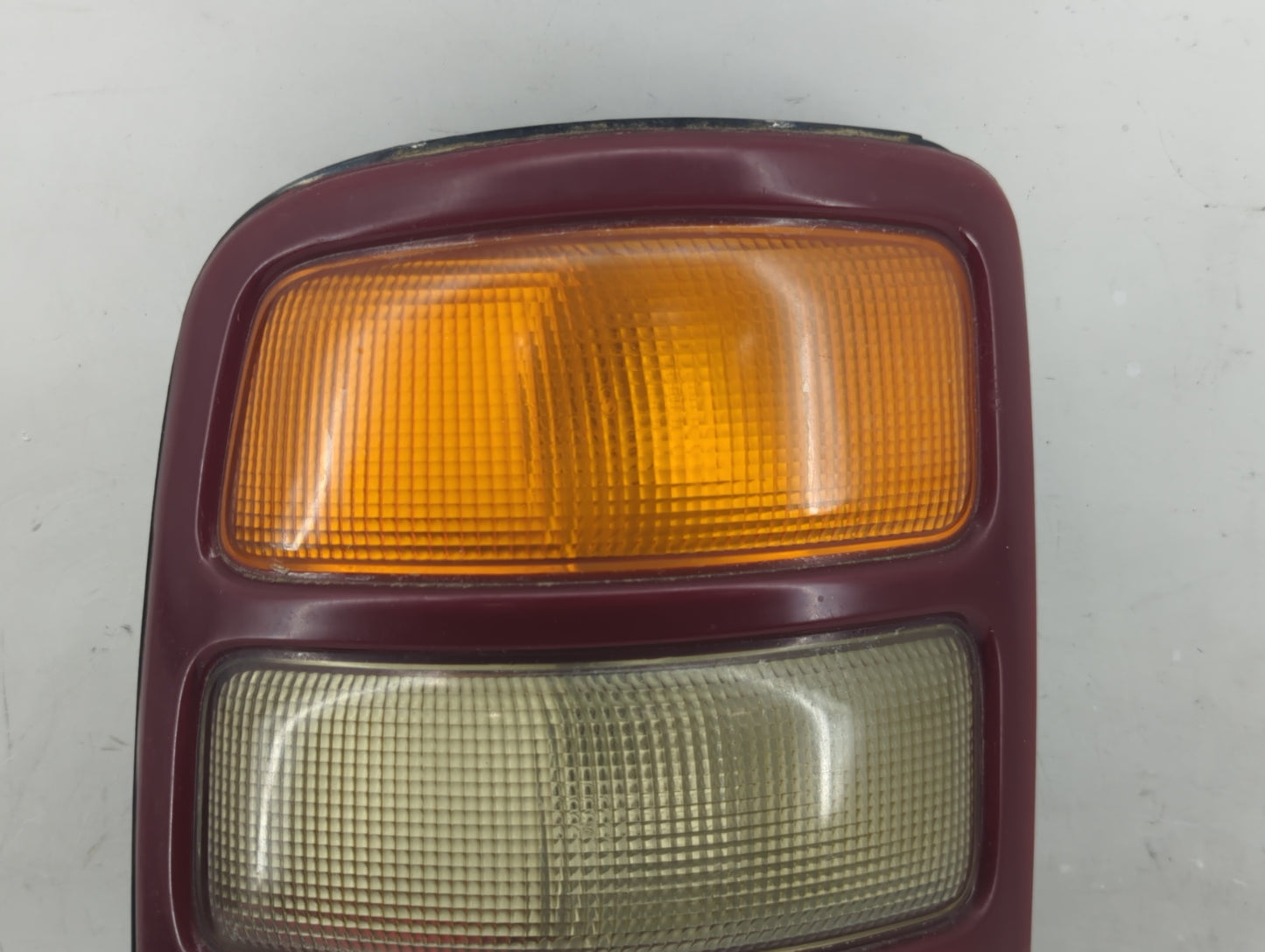 2000-2003 Chevrolet Suburban 1500 Tail Light Assembly Driver Left OEM P/N:16525375 Fits Fits 2000 2001 2002 2003 OEM Used Au