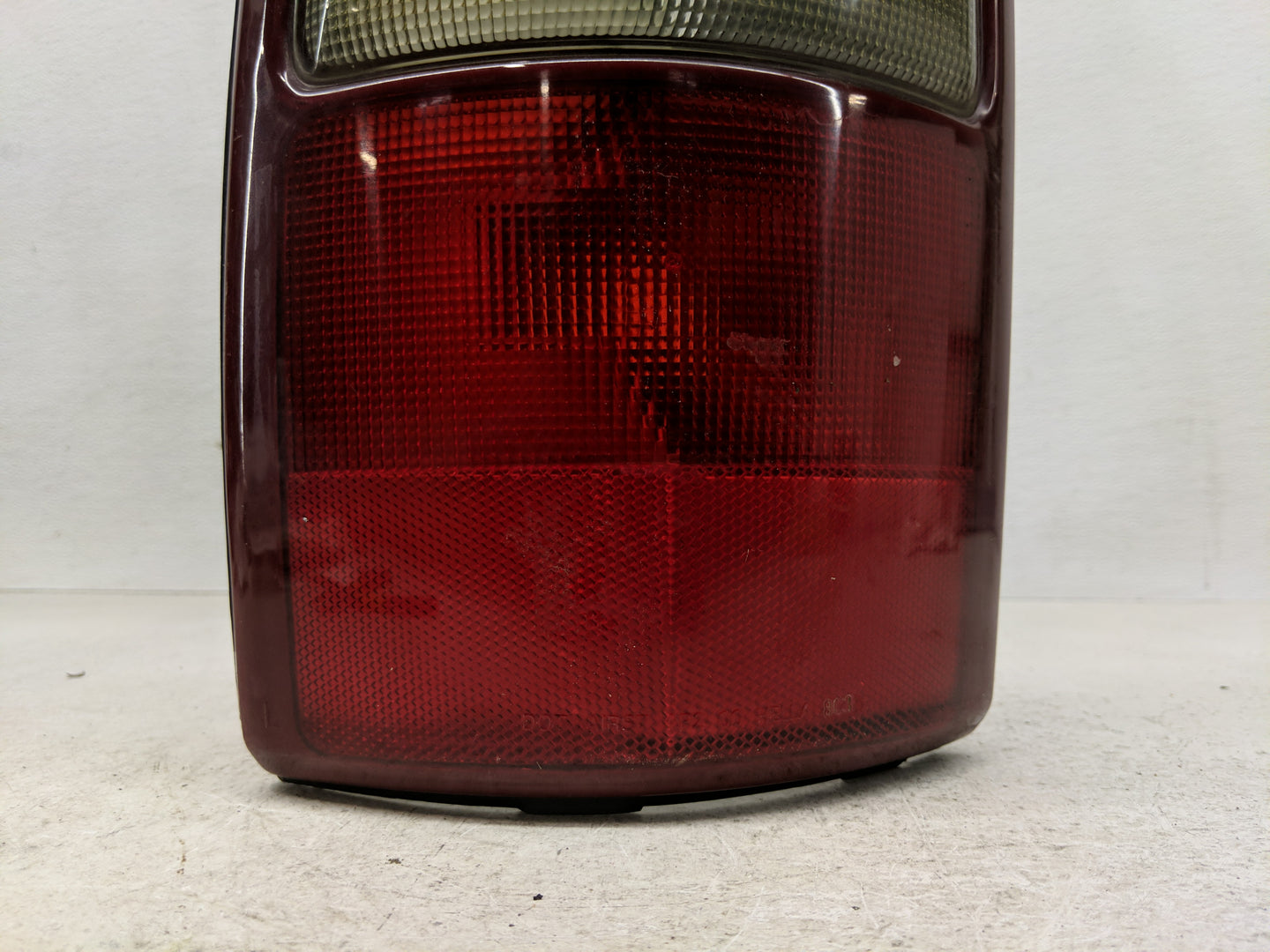 2000-2003 Chevrolet Suburban 1500 Tail Light Assembly Driver Left OEM P/N:16525375 Fits Fits 2000 2001 2002 2003 OEM Used Au