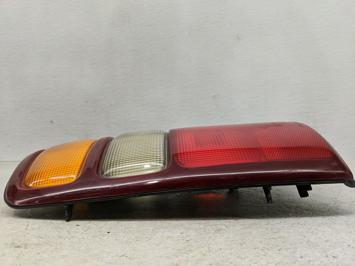 2000-2003 Chevrolet Suburban 1500 Tail Light Assembly Driver Left OEM P/N:16525375 Fits Fits 2000 2001 2002 2003 OEM Used Au