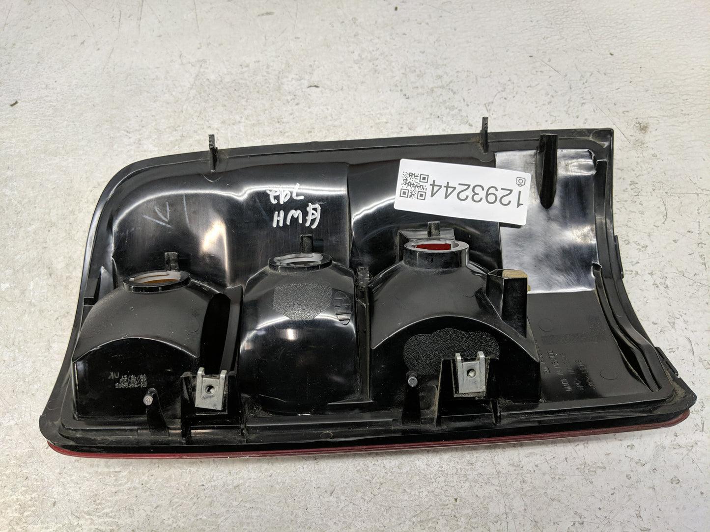 2000-2003 Chevrolet Suburban 1500 Tail Light Assembly Driver Left OEM P/N:16525375 Fits Fits 2000 2001 2002 2003 OEM Used Au