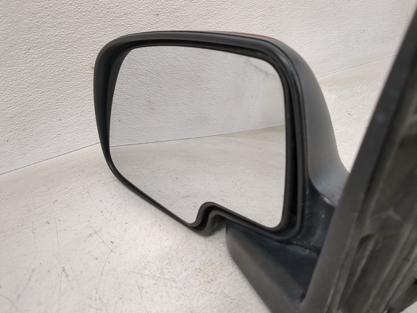 2003-2006 Chevrolet Suburban 1500 Passenger Side View Mirror - Right Door Mirror OEM Used - Oemusedautoparts1.com
