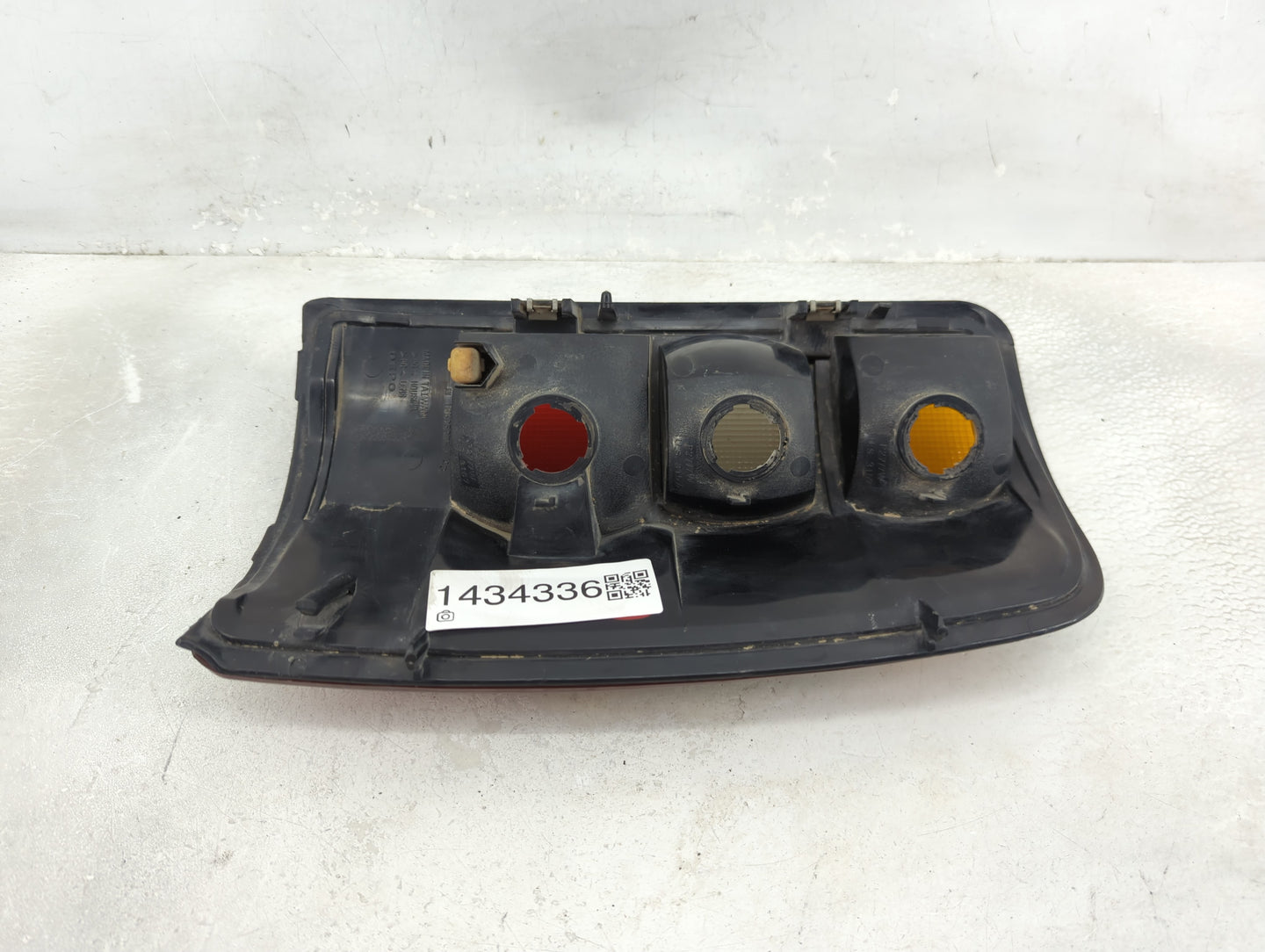 2000-2003 Chevrolet Suburban 1500 Tail Light Assembly Passenger Right OEM P/N:16525375A Fits Fits 2000 2001 2002 2003 OEM Us