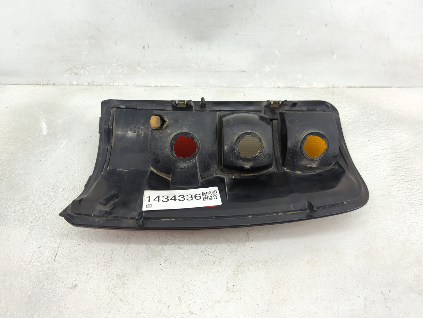 2000-2003 Chevrolet Suburban 1500 Tail Light Assembly Passenger Right OEM P/N:16525375A Fits Fits 2000 2001 2002 2003 OEM Us