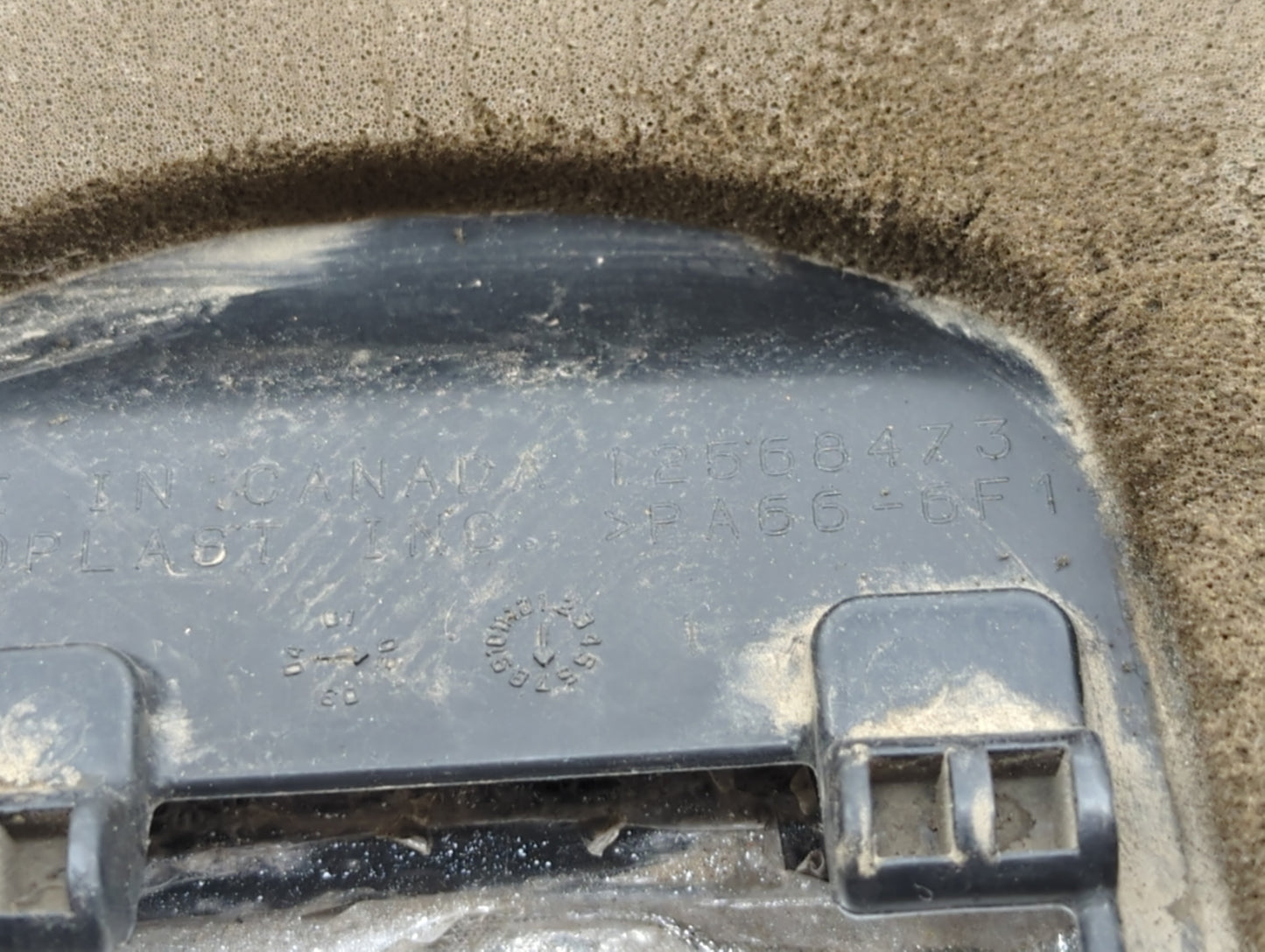 2003 Chevrolet Suburban 1500 Engine Cover Black - Oemusedautoparts1.com