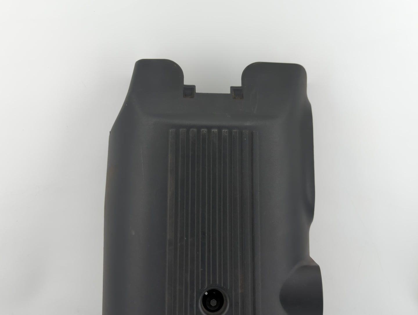 2003 Chevrolet Suburban 1500 Engine Cover - Oemusedautoparts1.com