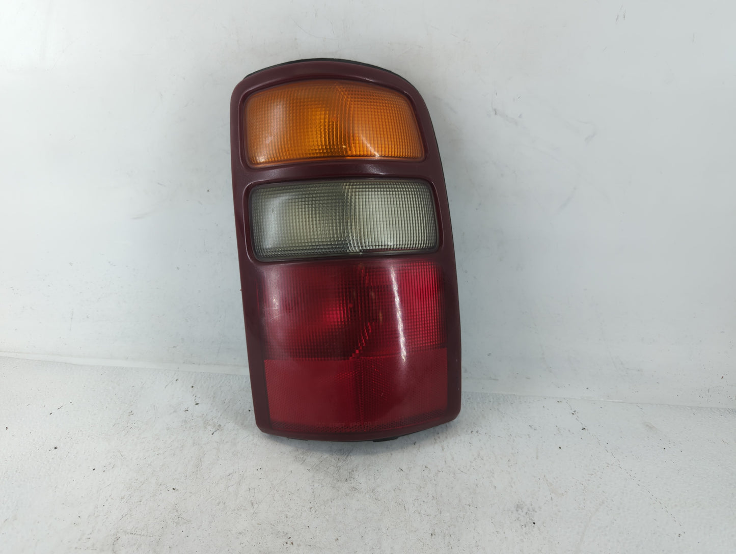 2000-2003 Chevrolet Suburban 1500 Tail Light Assembly Passenger Right OEM P/N:16525376 Fits Fits 2000 2001 2002 2003 OEM Use