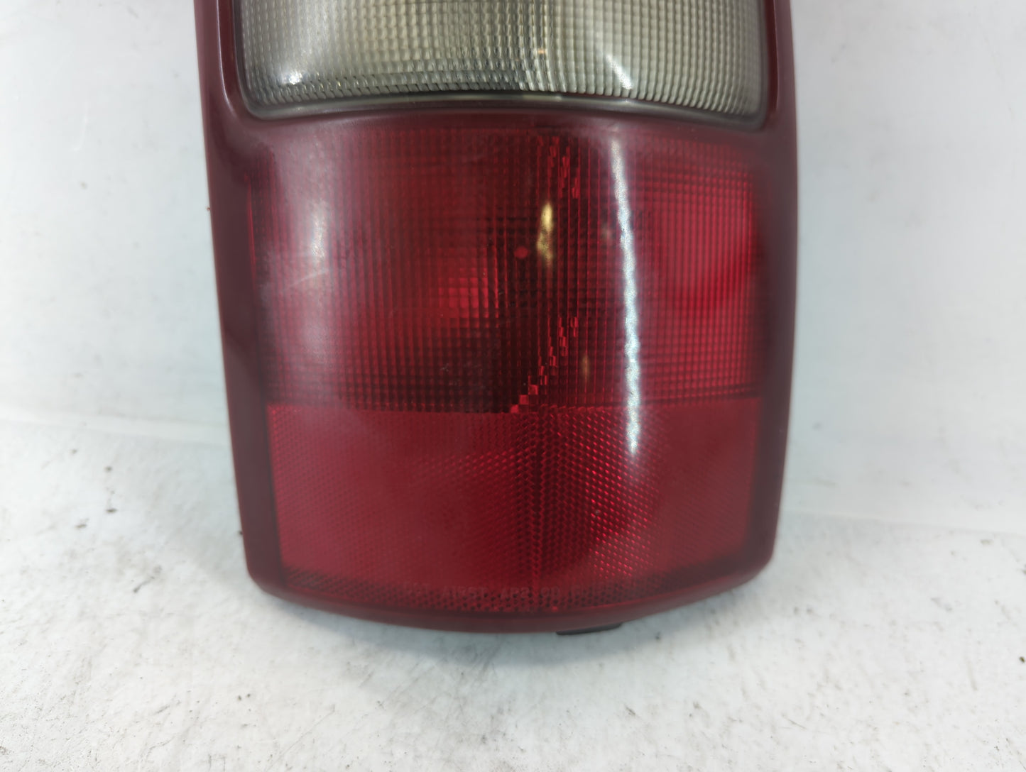 2000-2003 Chevrolet Suburban 1500 Tail Light Assembly Passenger Right OEM P/N:16525376 Fits Fits 2000 2001 2002 2003 OEM Use