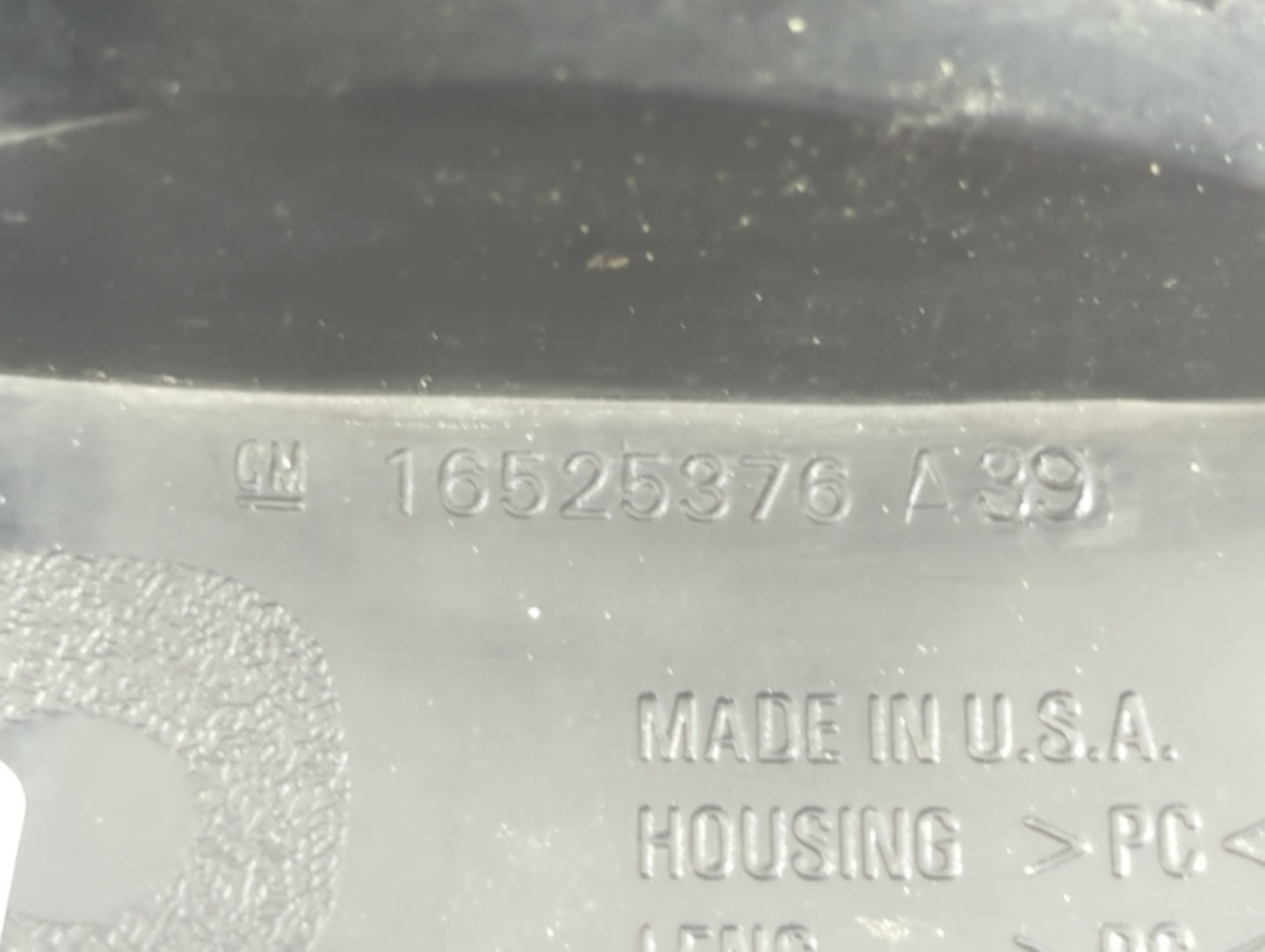 2000-2003 Chevrolet Suburban 1500 Tail Light Assembly Passenger Right OEM P/N:16525376 Fits Fits 2000 2001 2002 2003 OEM Use