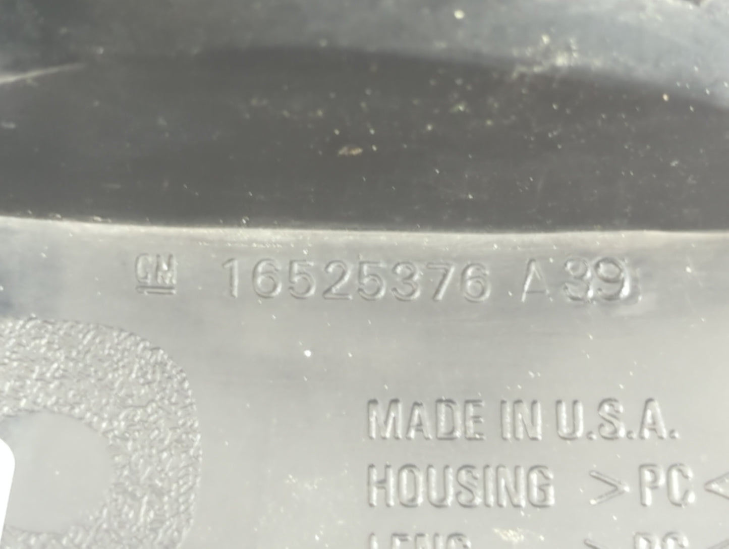 2000-2003 Chevrolet Suburban 1500 Tail Light Assembly Passenger Right OEM P/N:16525376 Fits Fits 2000 2001 2002 2003 OEM Use