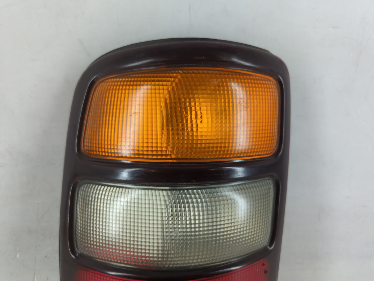 2000-2003 Chevrolet Suburban 1500 Tail Light Assembly Driver Left OEM P/N:16525375 Fits Fits 2000 2001 2002 2003 OEM Used Au