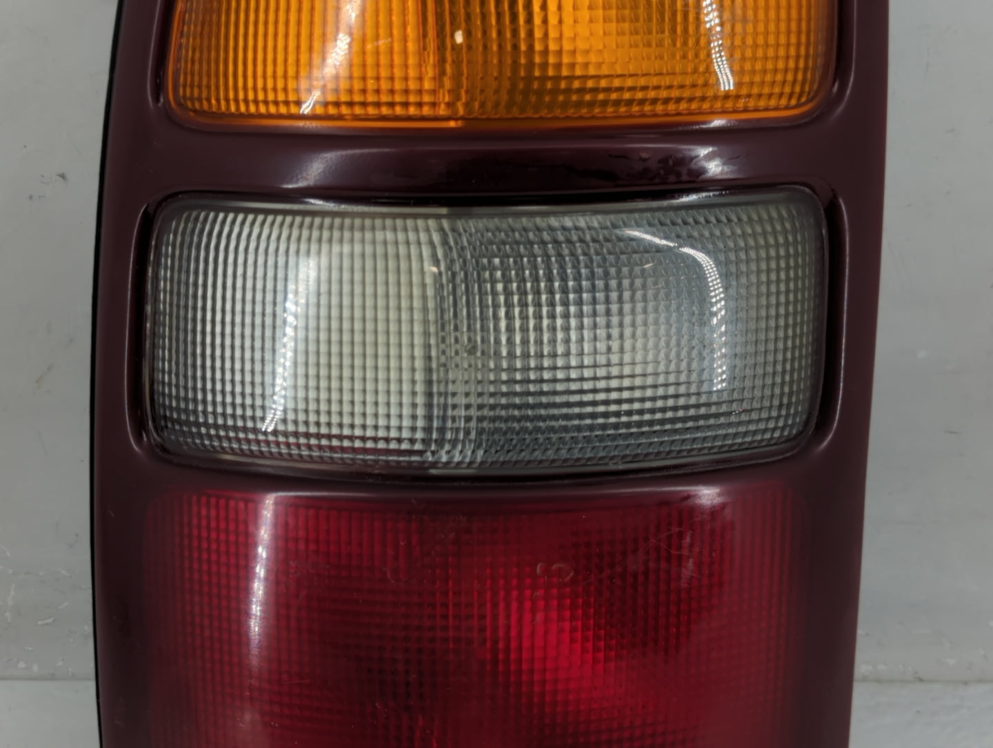 2000-2003 Chevrolet Tahoe Tail Light Assembly Driver Left OEM P/N:16525375 Fits Fits 2000 2001 2002 2003 OEM Used Auto Parts