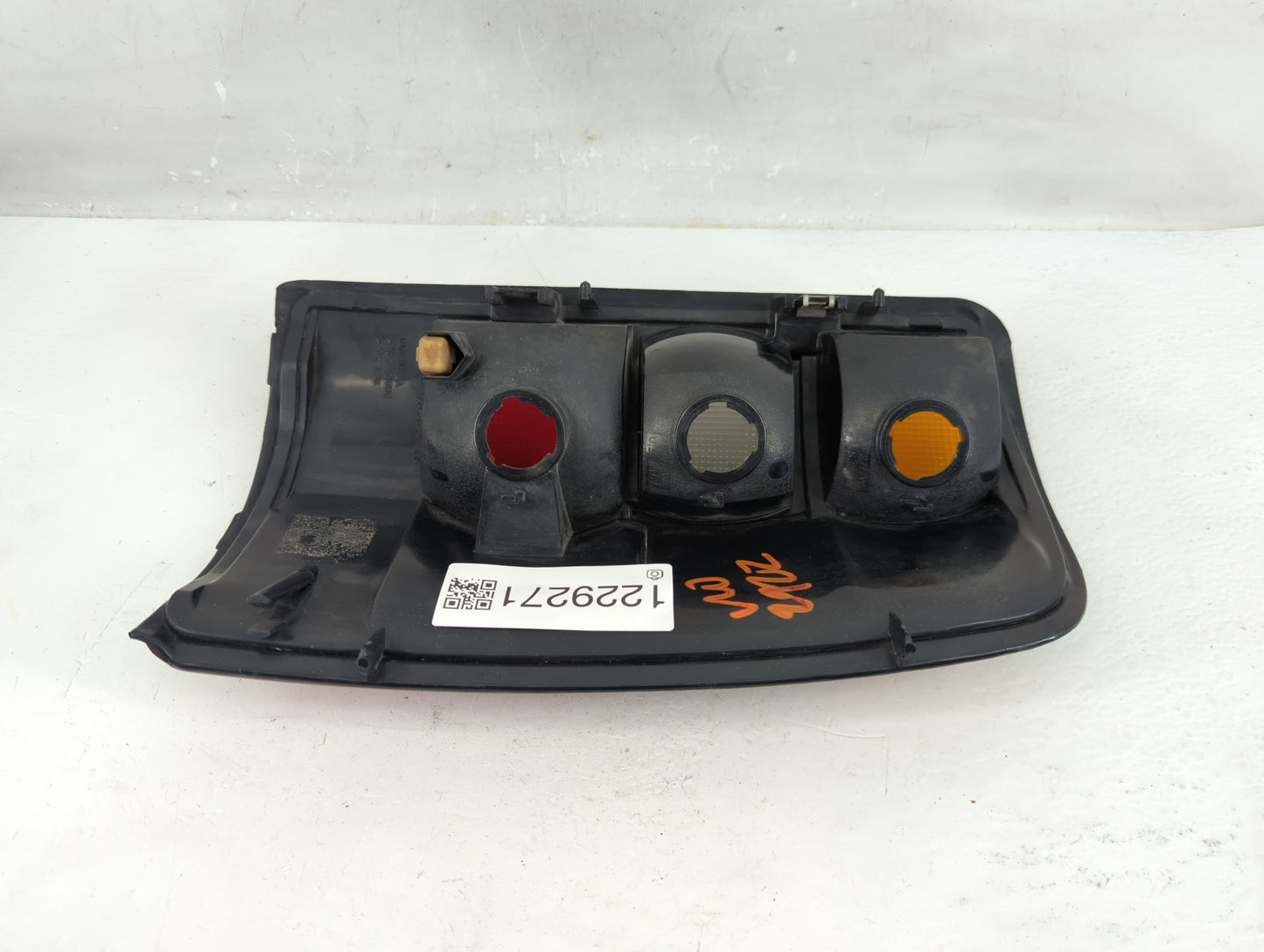 2000-2003 Chevrolet Tahoe Tail Light Assembly Driver Left OEM P/N:16525375 Fits Fits 2000 2001 2002 2003 OEM Used Auto Parts