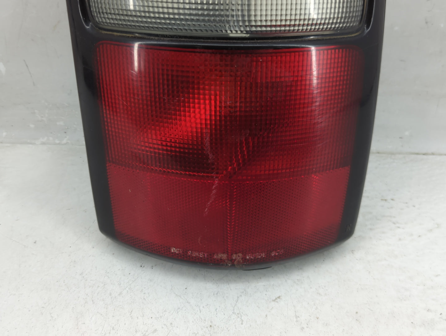 2000-2003 Chevrolet Tahoe Tail Light Assembly Passenger Right OEM P/N:16525376A39 Fits Fits 2000 2001 2002 2003 OEM Used Aut