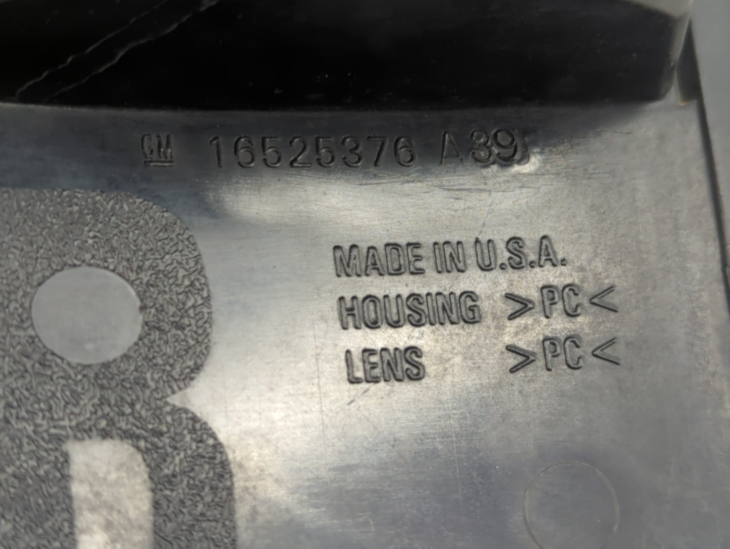 2000-2003 Chevrolet Tahoe Tail Light Assembly Passenger Right OEM P/N:16525376A39 Fits Fits 2000 2001 2002 2003 OEM Used Aut