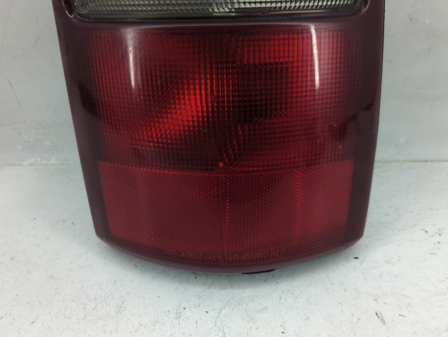 2000-2003 Chevrolet Tahoe Tail Light Assembly Passenger Right OEM P/N:16525376 Fits Fits 2000 2001 2002 2003 OEM Used Auto P