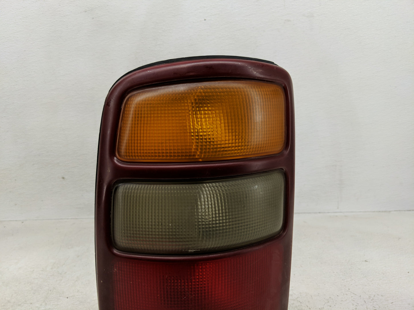 2000-2003 Chevrolet Tahoe Tail Light Assembly Driver Left OEM P/N:16525375 Fits Fits 2000 2001 2002 2003 OEM Used Auto Parts