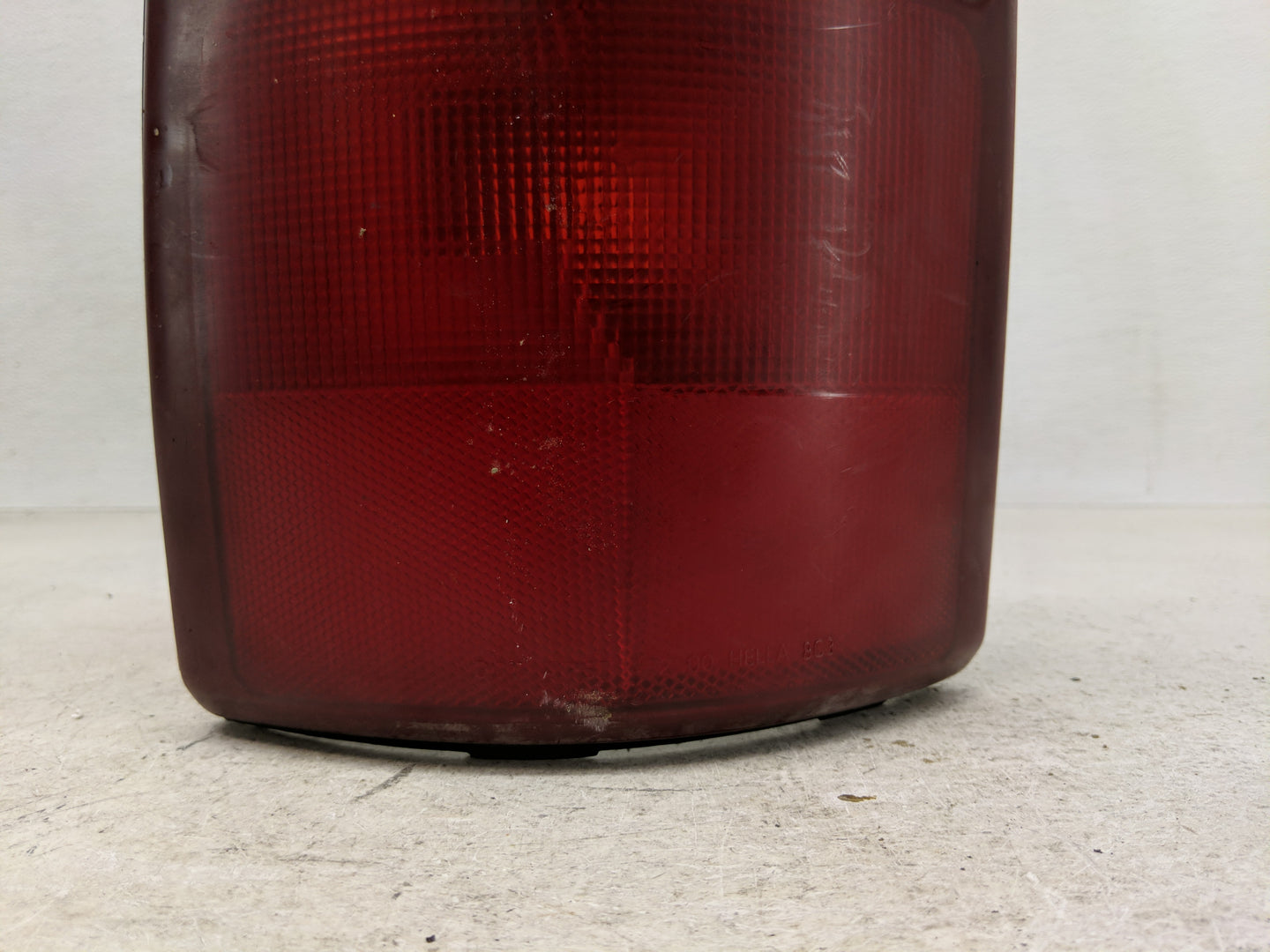 2000-2003 Chevrolet Tahoe Tail Light Assembly Driver Left OEM P/N:16525375 Fits Fits 2000 2001 2002 2003 OEM Used Auto Parts