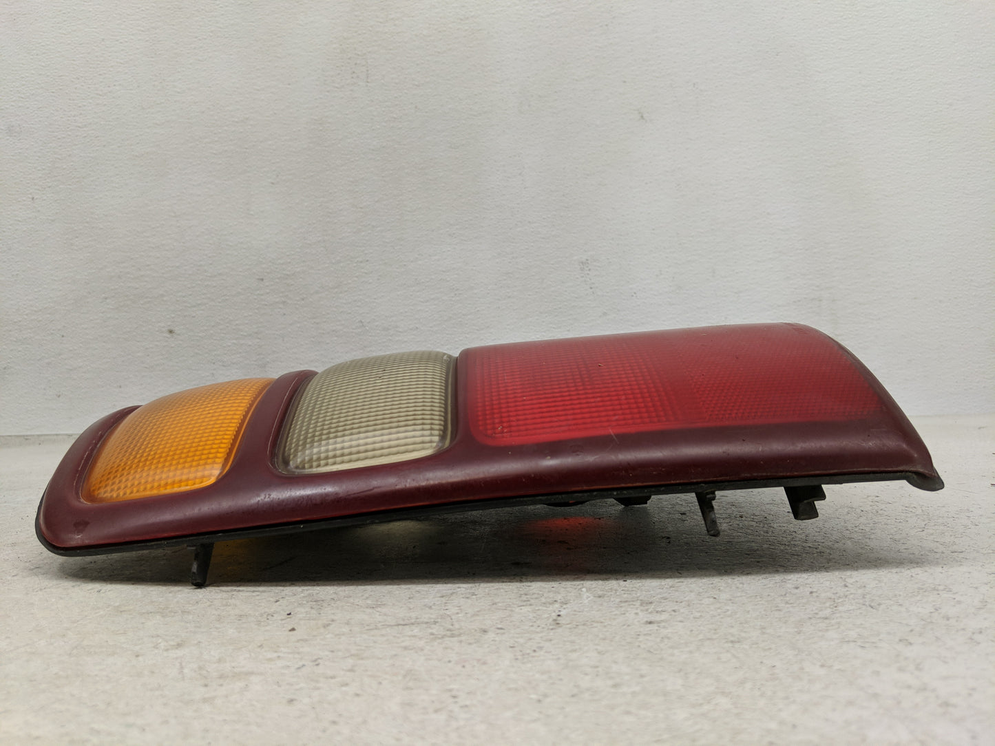 2000-2003 Chevrolet Tahoe Tail Light Assembly Driver Left OEM P/N:16525375 Fits Fits 2000 2001 2002 2003 OEM Used Auto Parts