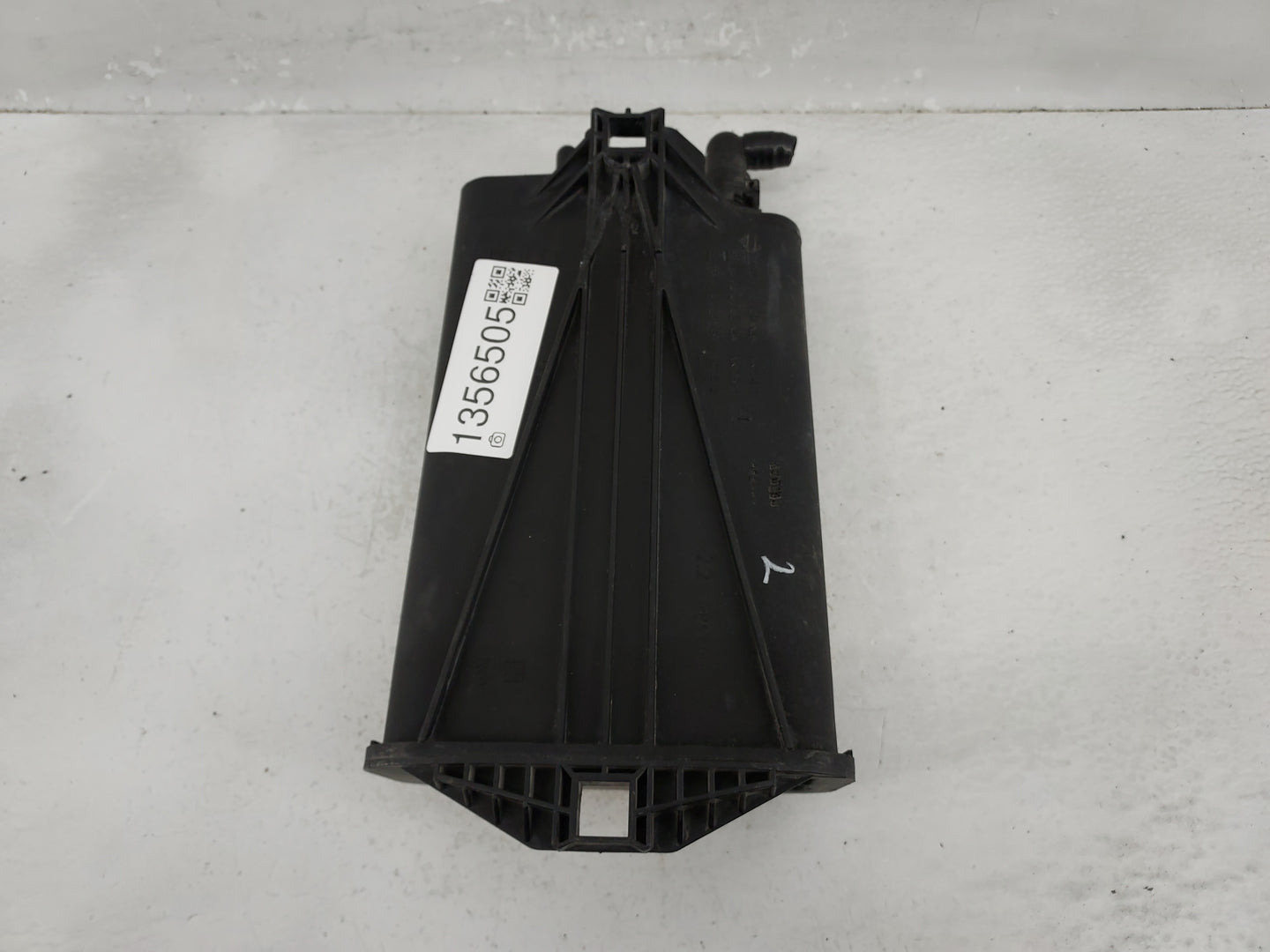 2003 Chevrolet Tahoe Fuel Vapor Charcoal Canister - Oemusedautoparts1.com