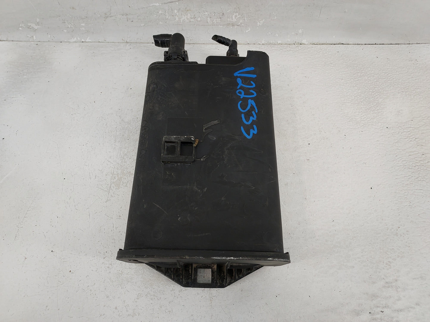 2003 Chevrolet Tahoe Fuel Vapor Charcoal Canister - Oemusedautoparts1.com
