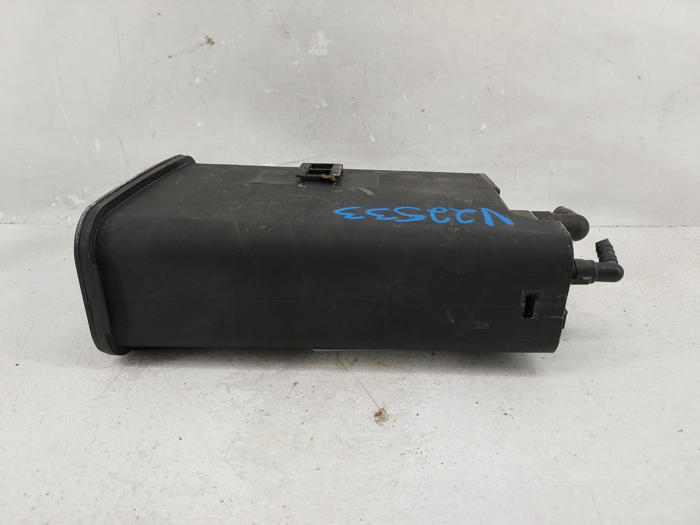 2003 Chevrolet Tahoe Fuel Vapor Charcoal Canister - Oemusedautoparts1.com