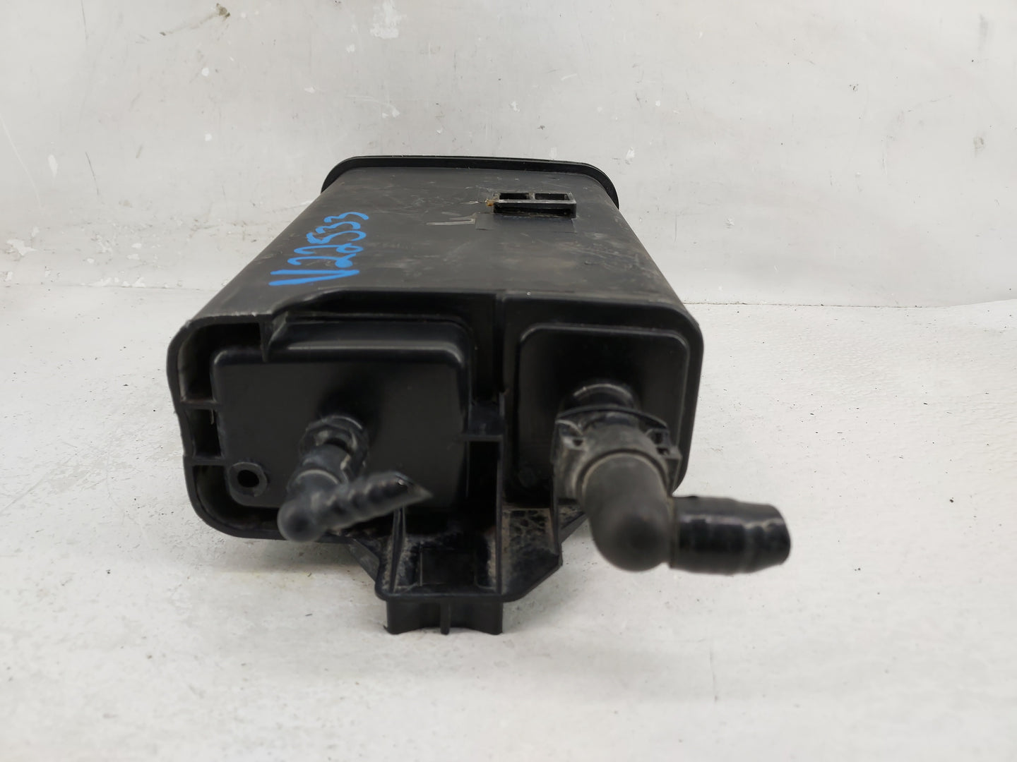2003 Chevrolet Tahoe Fuel Vapor Charcoal Canister - Oemusedautoparts1.com