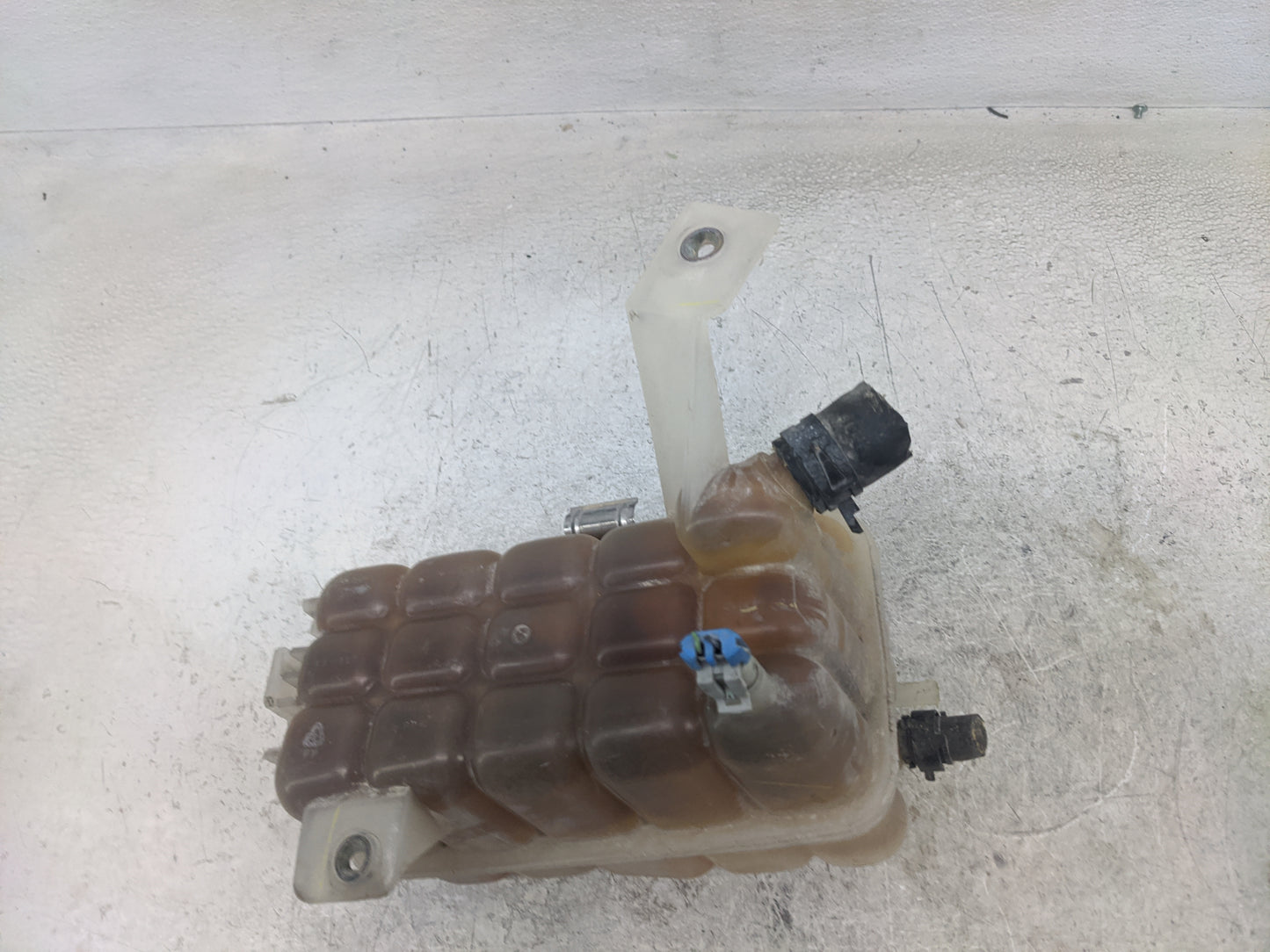2003 Chevrolet Tahoe Windshield Washer Fluid Reservoir Bottle Oem - Oemusedautoparts1.com