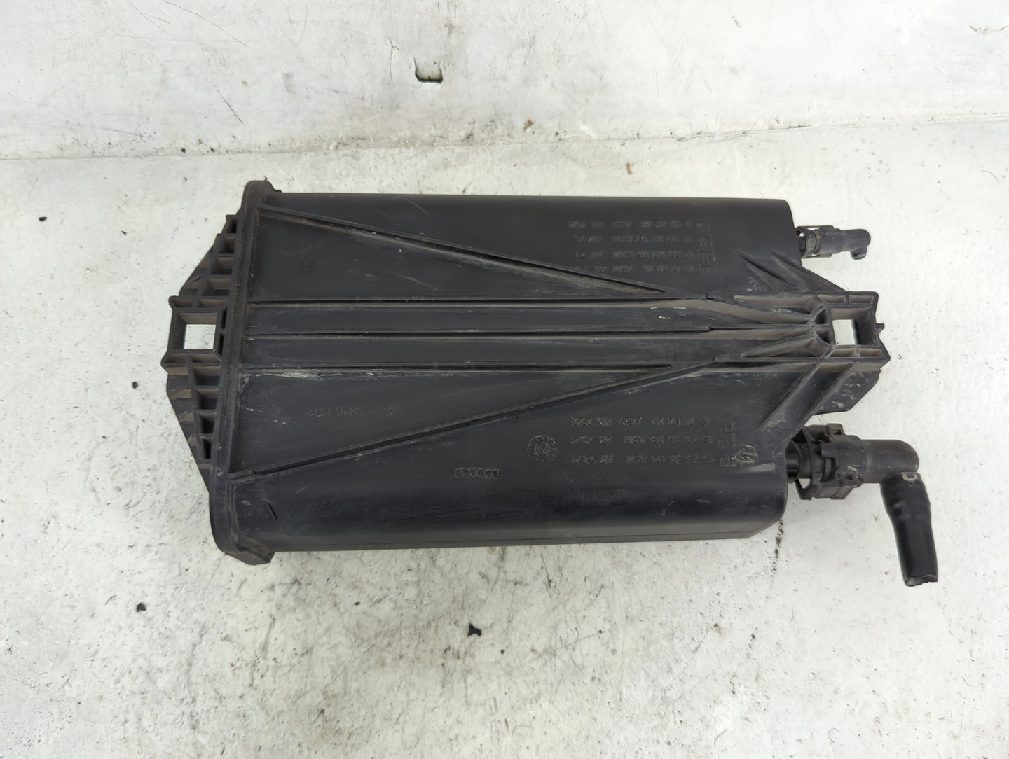 2003 Chevrolet Tahoe Fuel Vapor Charcoal Canister - Oemusedautoparts1.com